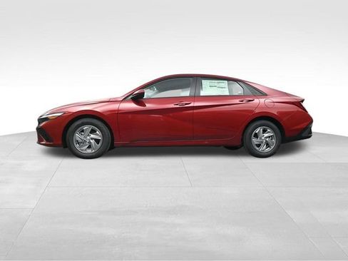 Certified 2026 Hyundai Elantra SE FWD image 33