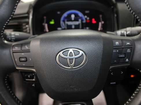 Used 2025 Toyota Camry SE FWD image 26