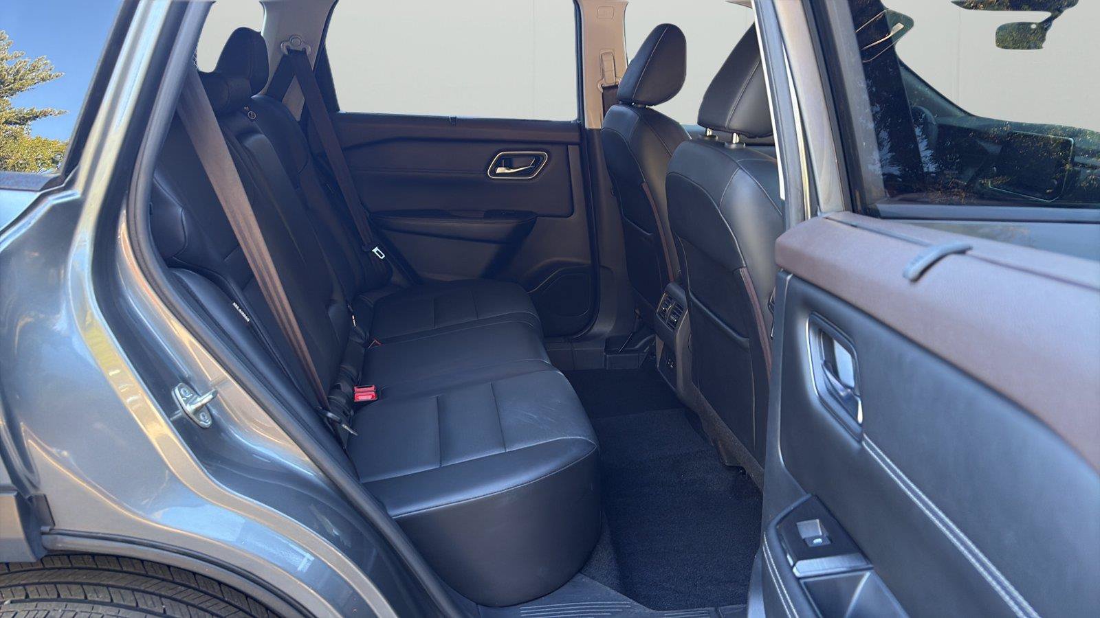 Used 2021 Nissan Rogue SV w/ Premium Package AWD/4WD image 13