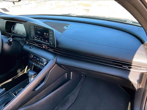 Used 2025 Hyundai Elantra Sport image 18