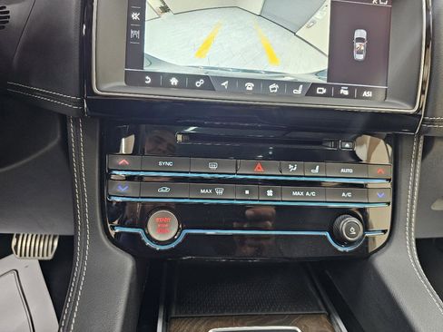 Used 2017 Jaguar F-PACE S AWD/4WD image 33