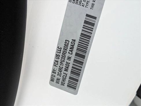 Used 2025 Chrysler Pacifica Pinnacle image 28