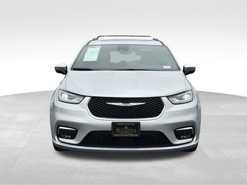 Used 2023 Chrysler Pacifica Pinnacle FWD image 3