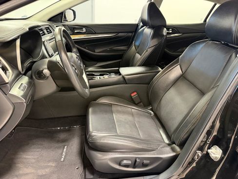 Used 2019 Nissan Maxima 3.5 SV w/ Floor Mat Group FWD image 10