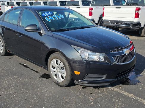 Used 2014 Chevrolet Cruze LS FWD image 1
