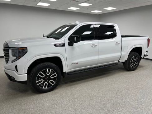 Used 2024 GMC Sierra 1500 AT4 w/ Technology Package AWD/4WD image 6