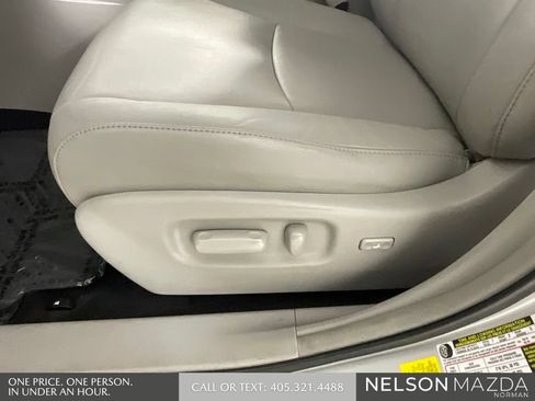 Used 2013 Toyota Highlander SE FWD image 25