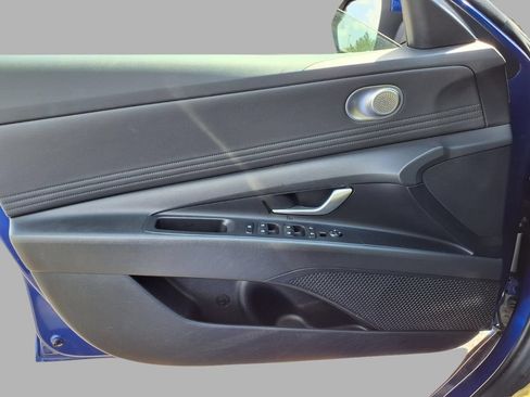 Used 2025 Hyundai Elantra SEL FWD image 19