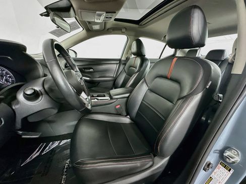 Used 2025 Nissan Sentra SR w/ SR Premium Package FWD image 21