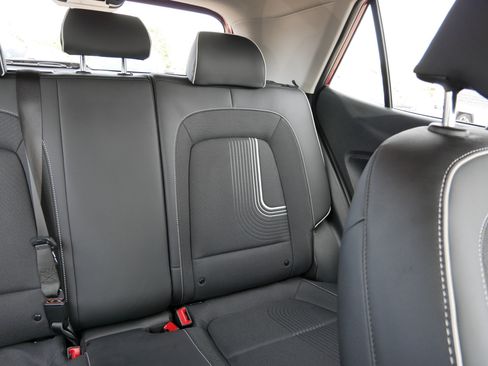 Used 2024 Hyundai Venue Limited FWD image 14
