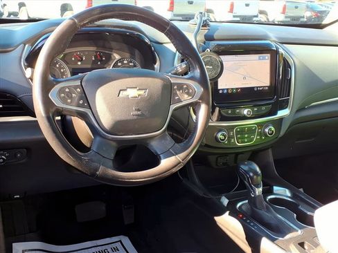 Used 2021 Chevrolet Traverse LT w/ LT Premium Package image 8