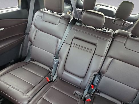 Used 2025 Ford Explorer Platinum AWD/4WD image 13