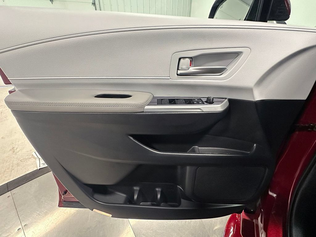Used 2026 Toyota Sienna XLE FWD image 17