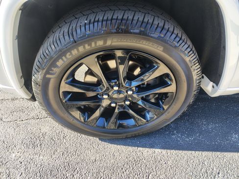 Certified 2021 Jeep Grand Cherokee Laredo AWD/4WD image 5