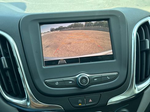 Used 2023 Chevrolet Equinox LS FWD image 22