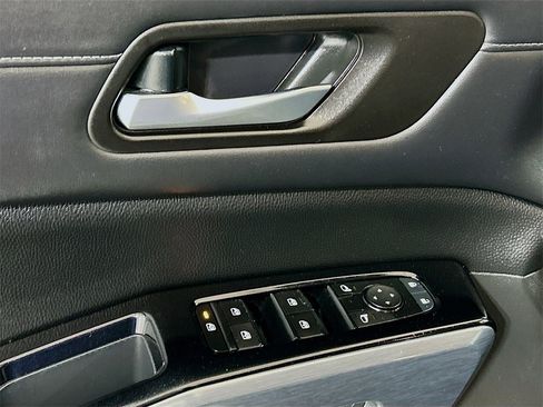 Used 2024 Nissan Pathfinder SL w/ SL Premium Package image 16