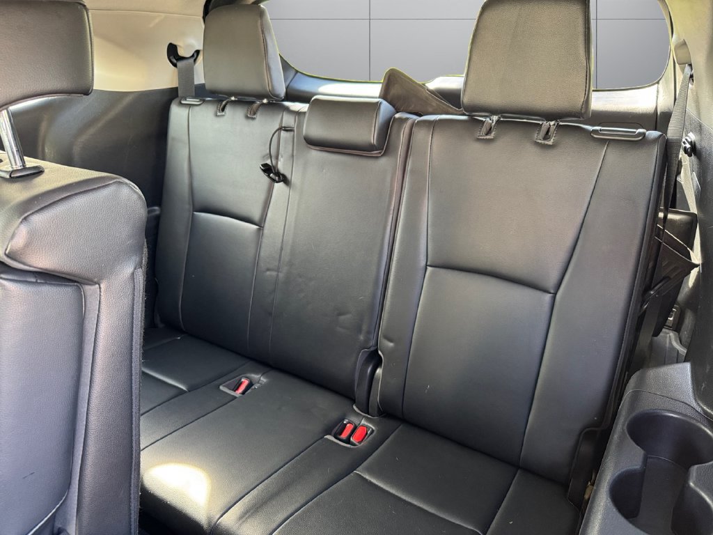 Used 2020 Toyota Highlander XLE AWD/4WD image 16