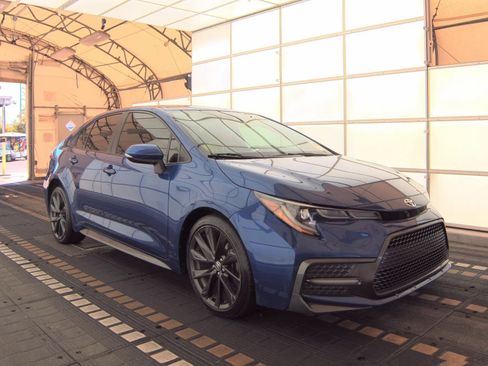 Used 2021 Toyota Corolla SE w/ SE Premium Package FWD image 2