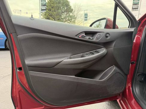 Used 2017 Chevrolet Cruze LT FWD image 18