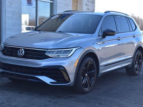 Used 2023 Volkswagen Tiguan SE R-Line image 6