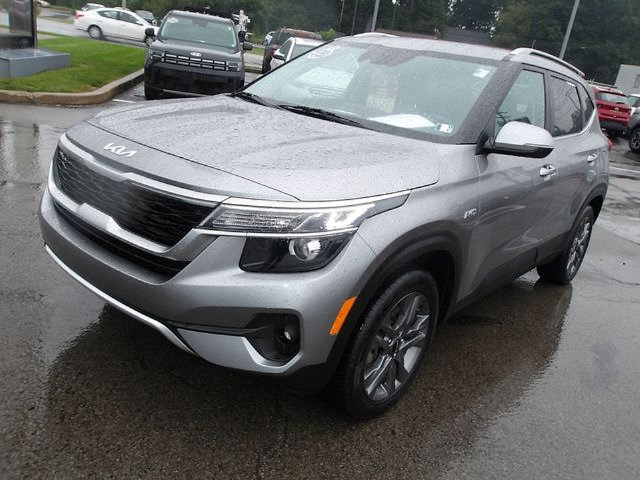 Used 2023 Kia Seltos S AWD/4WD image 3