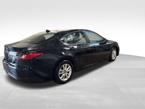 Used 2025 Toyota Camry LE image 4