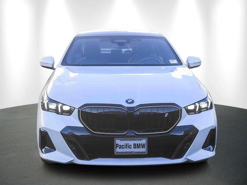 Used 2025 BMW i5 xDrive40 image 2