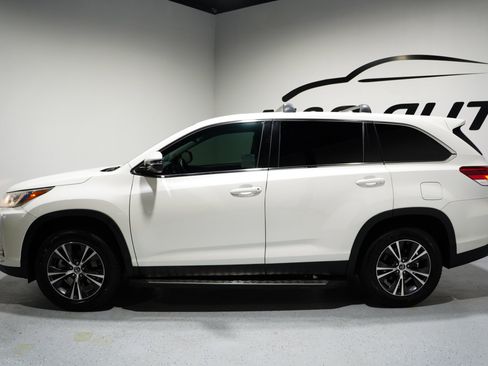 Used 2019 Toyota Highlander LE image 5