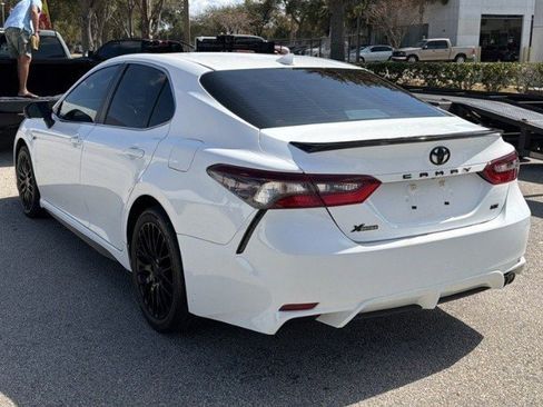 Used 2024 Toyota Camry SE image 3