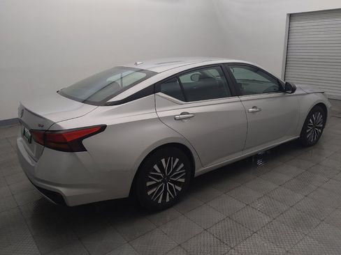 Used 2024 Nissan Altima 2.5 SV FWD image 10