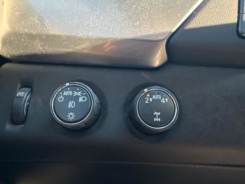 Used 2019 Chevrolet Suburban Premier image 17