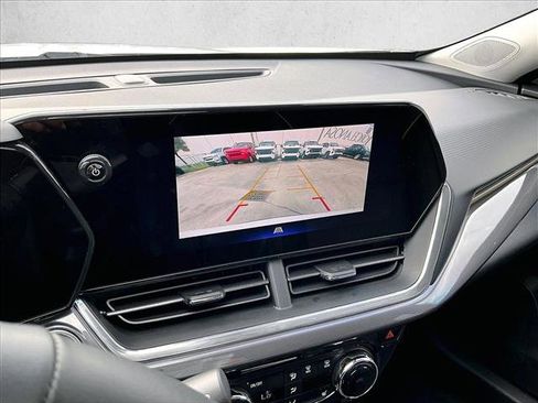 Certified 2025 Chevrolet Trax ACTIV w/ Sunroof Package image 23