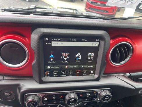 Used 2022 Jeep Wrangler Unlimited Rubicon w/ Cold Weather Group AWD/4WD image 24