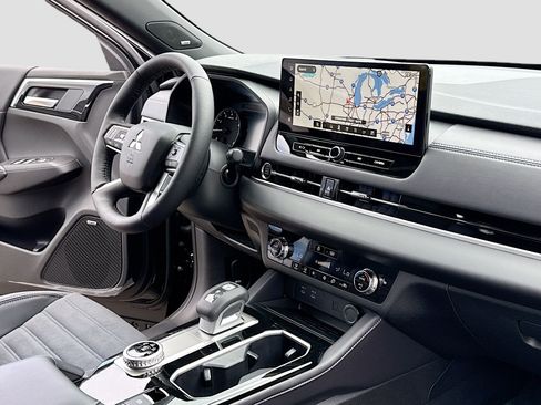 New 2026 Mitsubishi Outlander LE AWD/4WD image 5