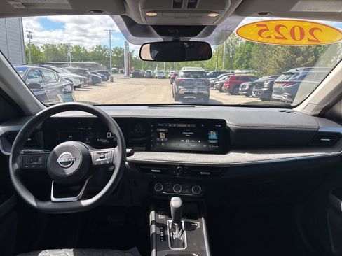 Certified 2025 Nissan Kicks SV w/ SV Premium Package AWD/4WD image 13