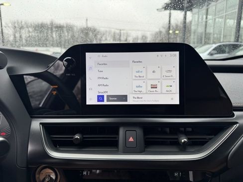 Used 2024 Lexus UX 250h AWD w/ Premium Package image 17