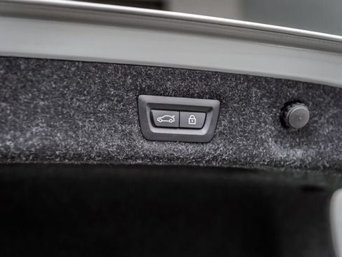 Used 2019 BMW 530i w/ Convenience Package RWD image 12