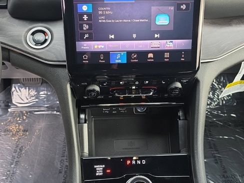 Used 2025 Jeep Grand Cherokee Limited w/ Luxury Tech Group II image 15