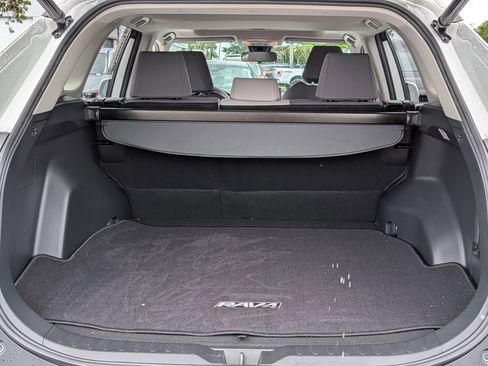 Used 2019 Toyota RAV4 XLE w/ Convenience Package image 13