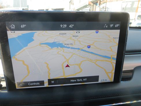 Used 2023 Lincoln Aviator AWD w/ Premium Package image 13