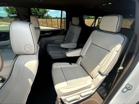 Used 2025 GMC Yukon XL Denali AWD/4WD image 26