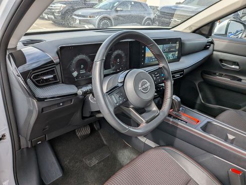 Used 2025 Nissan Kicks SR AWD/4WD image 16