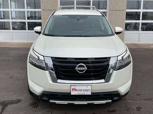 Used 2023 Nissan Pathfinder SL AWD/4WD image 2