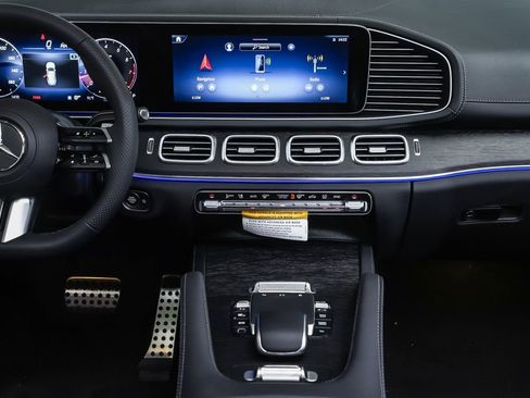 New 2026 Mercedes-Benz GLS 450 4MATIC image 16