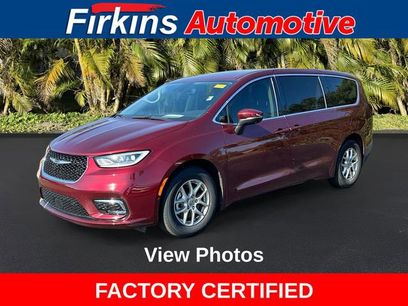 Used 2023 Chrysler Pacifica Touring-L