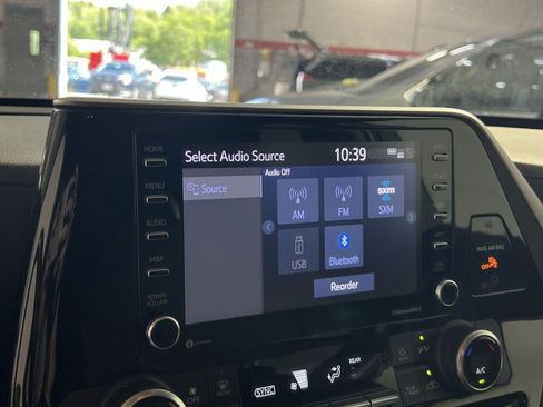 Used 2022 Toyota Highlander L AWD/4WD image 19