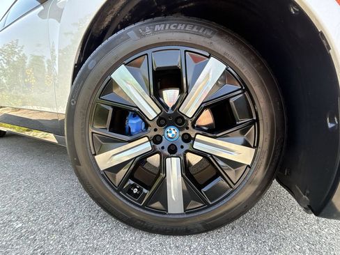 Used 2024 BMW iX xDrive50 w/ Sport Package AWD/4WD image 18