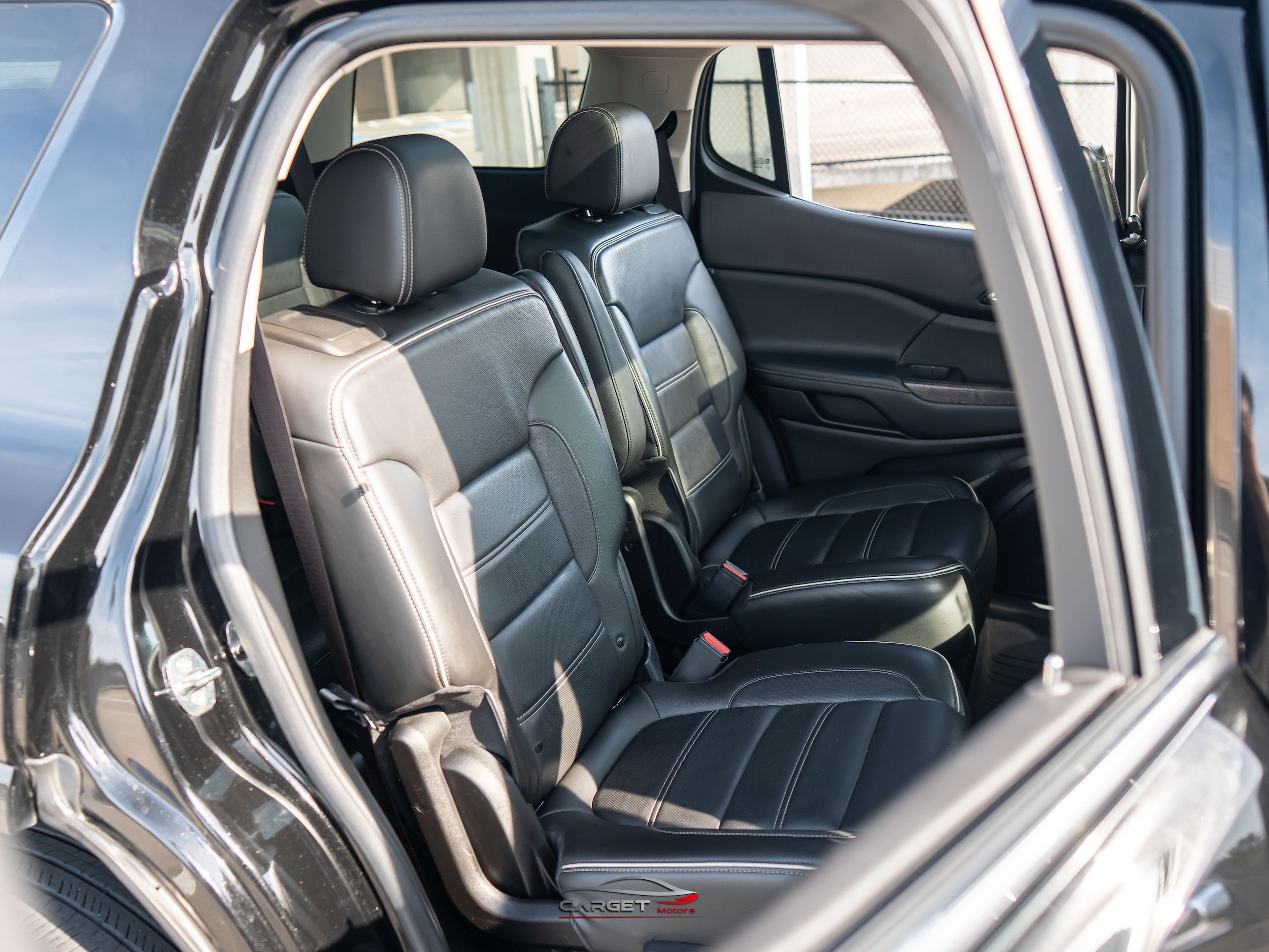 Used 2020 GMC Acadia Denali w/ Technology Package FWD image 18