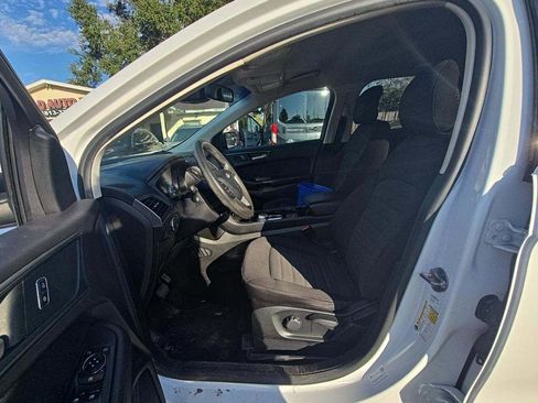 Used 2019 Ford Edge SE image 3