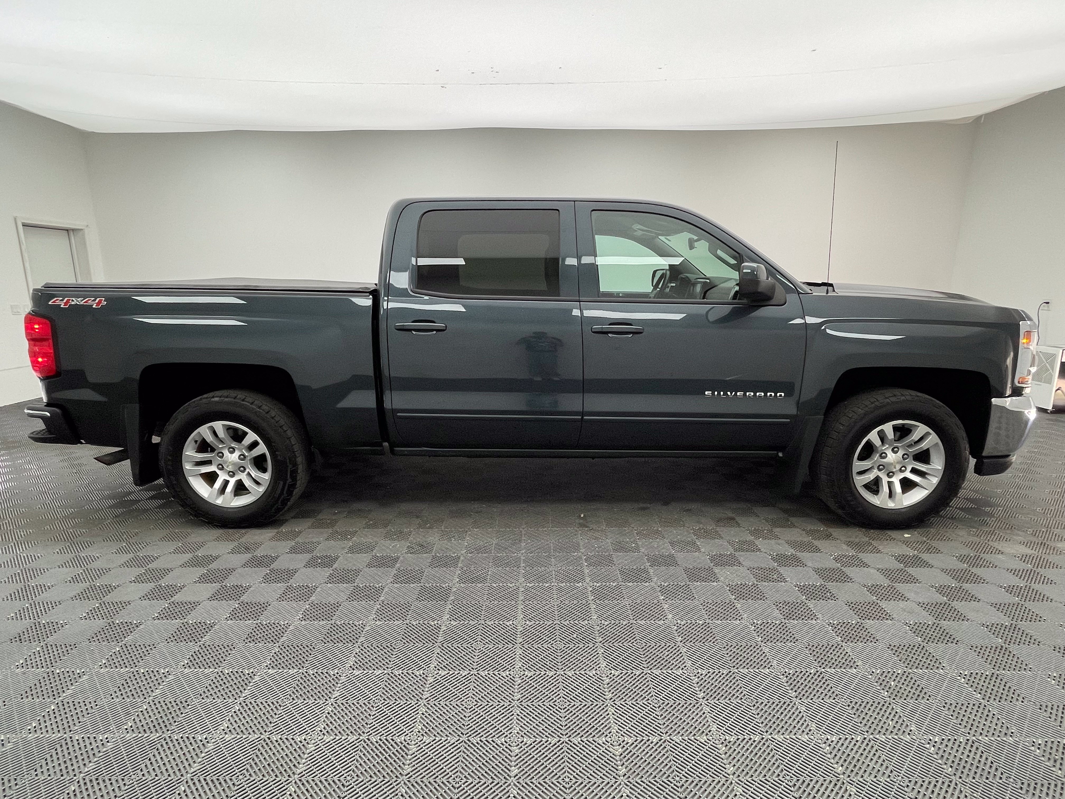 Used 2017 Chevrolet Silverado 1500 LT w/ All Star Edition AWD/4WD image 6
